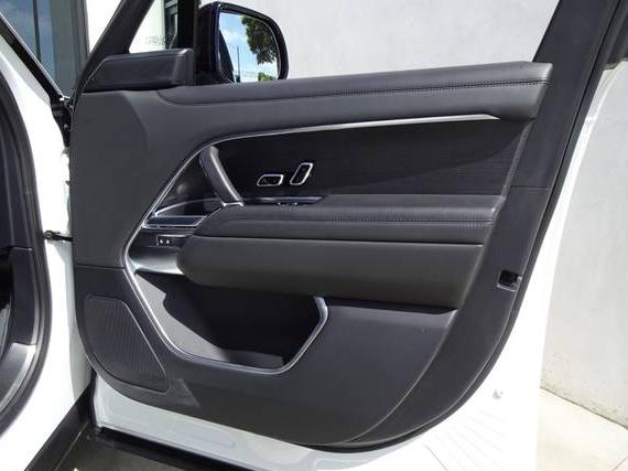 LAND ROVER RANGE ROVER 2023 SALKP9E79PA017634 image